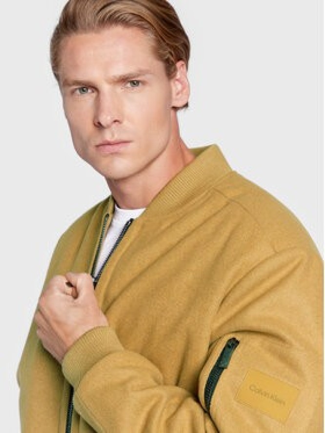 Calvin Klein Kurtka puchowa Blend Hero K10K110319 Beżowy Loose Fit