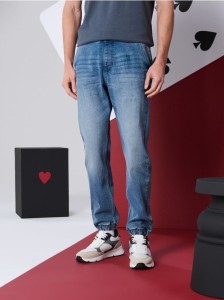 Jeansy jogger z efektem sprania - niebieski