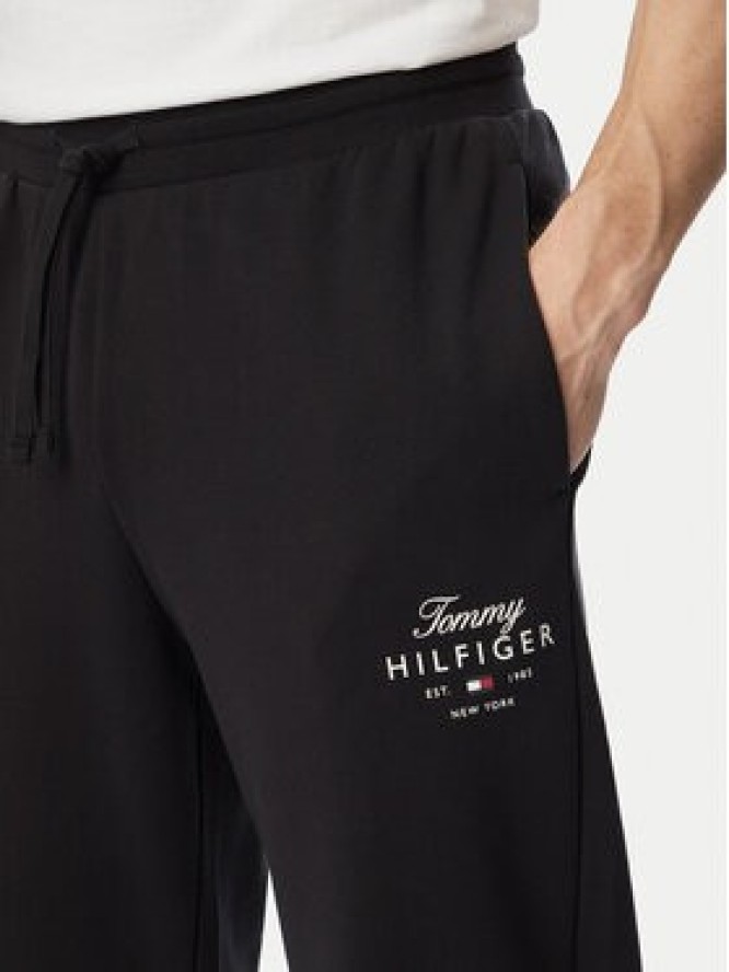 Tommy Hilfiger Spodnie dresowe Script Stack MW0MW44332 Czarny Regular Fit