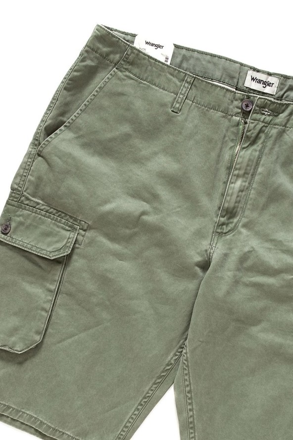 SPODENKI MĘSKIE WRANGLER CARGO SHORT MOSS GREEN W15DKC330 112126787
