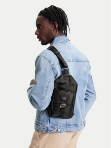 Guess Plecak HMARCC P5326 Czarny