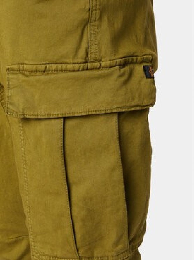 Alpha Industries Joggery Airman 188201 Zielony Tapered Fit