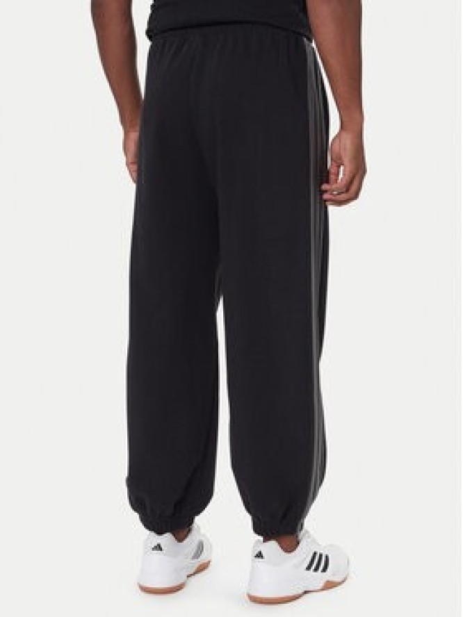 adidas Spodnie dresowe Ess JM1703 Czarny Regular Fit