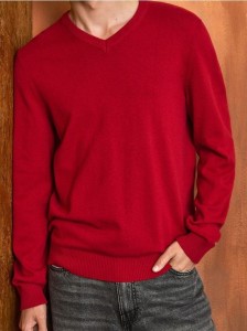 Sweter z dekoltem w serek - czerwony