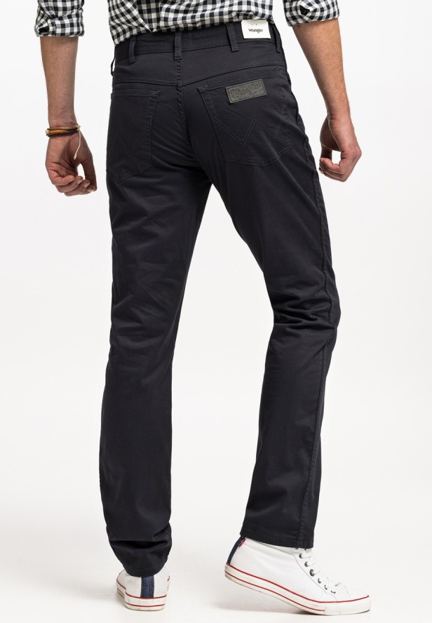 WRANGLER TEXAS SLIM MĘSKIE SPODNIE MATERIAŁOWE DARK NAVY W12SEAXAE 112330702