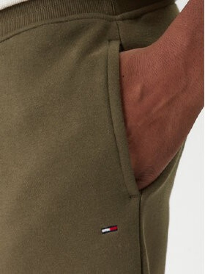 Tommy Jeans Spodnie dresowe DM0DM20473 Khaki Regular Fit