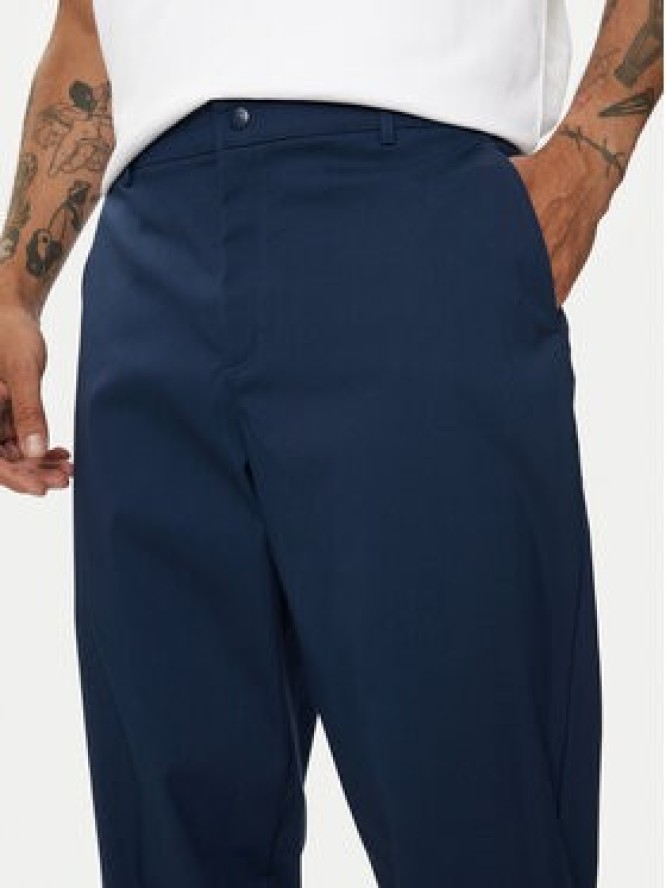 New Balance Spodnie materiałowe Athletics Standard MP43554NNY Granatowy Regular Fit