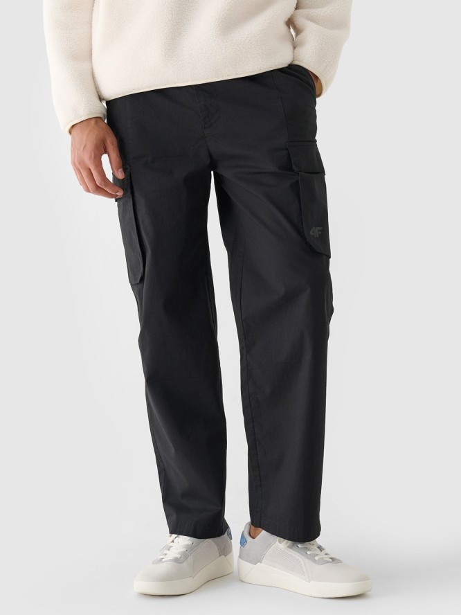 4F Spodnie casual cargo męskie - czarne L
