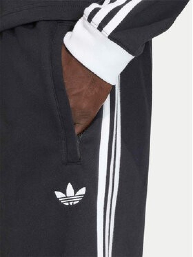 adidas Szorty sportowe 3-Stripes KE3566 Czarny Regular Fit