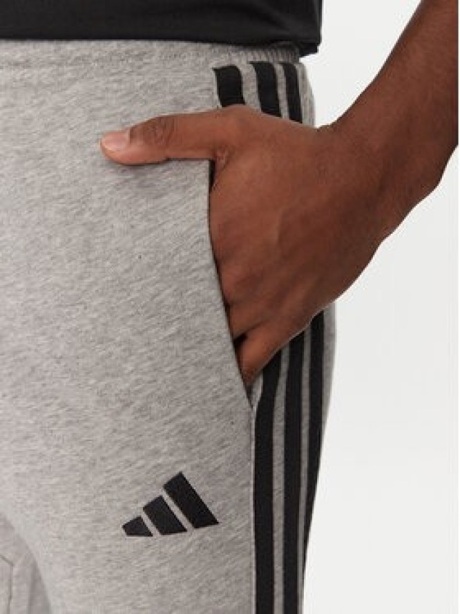 adidas Spodnie dresowe Essential 3-Stripes JE6346 Szary Regular Fit
