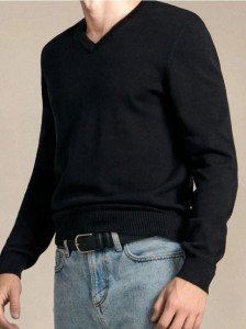 Sweter z dekoltem w serek - czarny