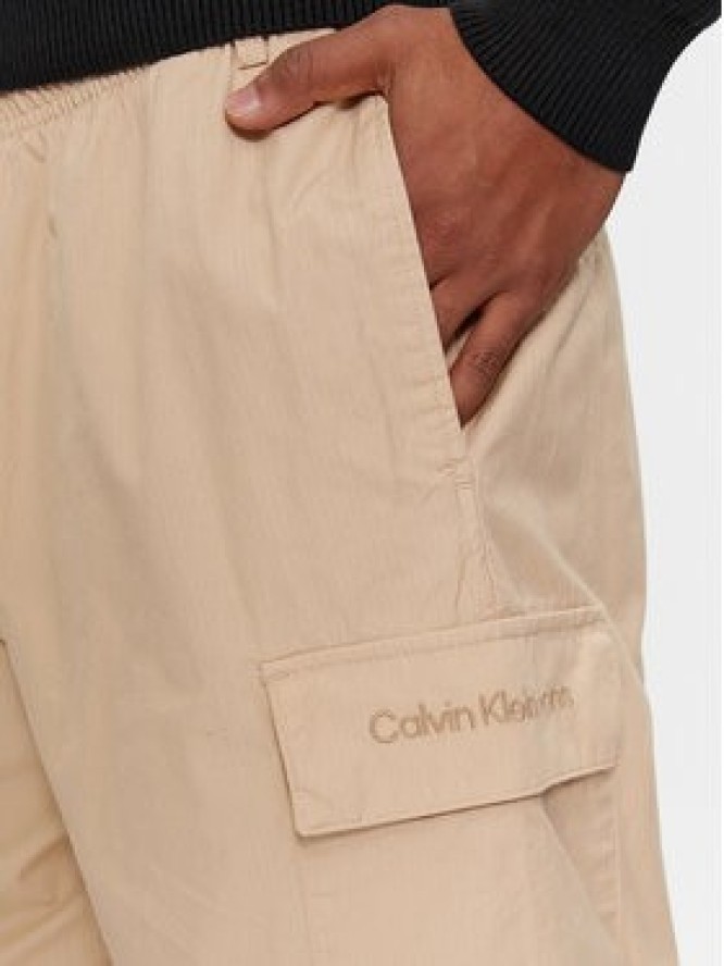 Calvin Klein Jeans Spodnie cargo Essential Regular Cargo Pant J30J324692 Beżowy Regular Fit