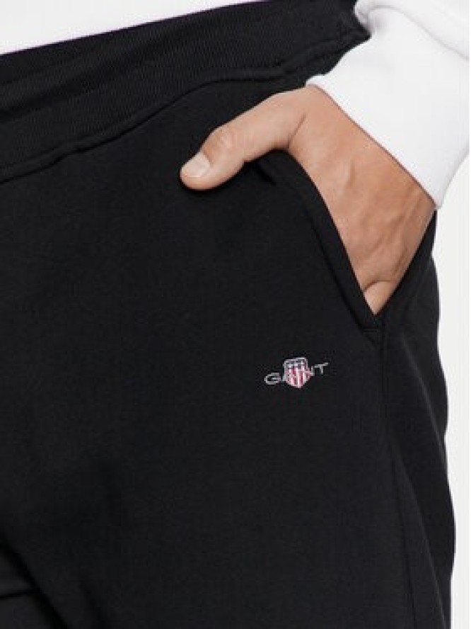 Gant Szorty sportowe Shield 2009027 Czarny Regular Fit