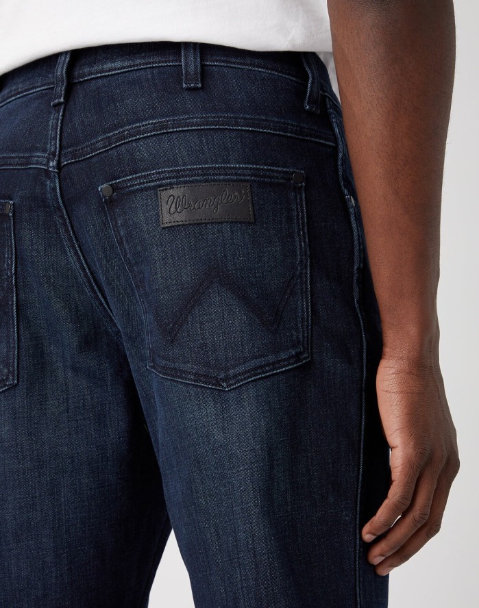 WRANGLER RIVER MĘSKIE SPODNIE JEANSOWE DUSKY NIGHT 112341406 W17T007111