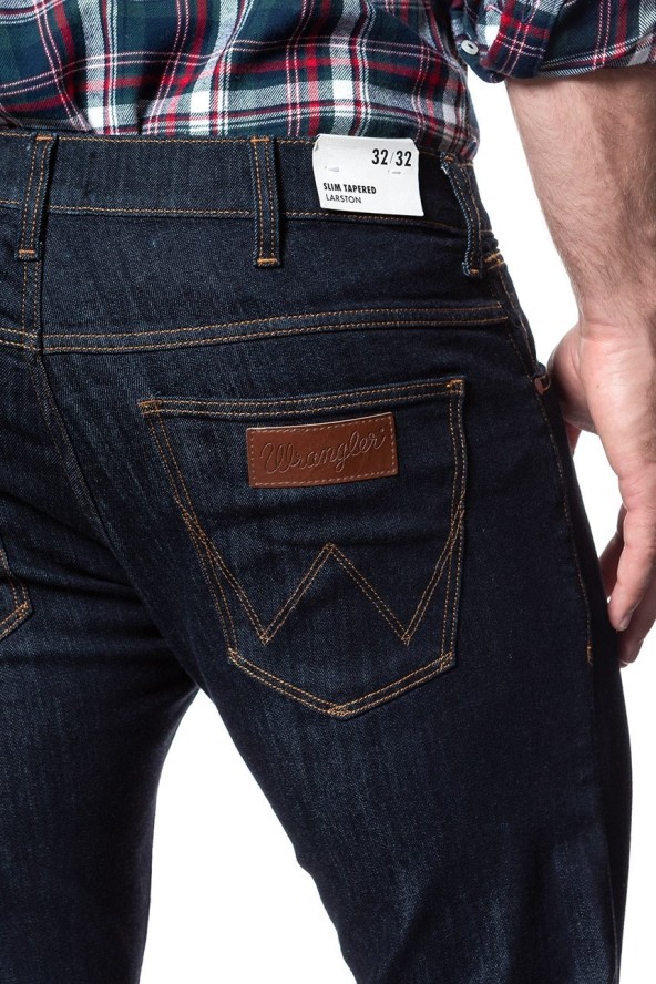 WRANGLER LARSTON MĘSKIE SPODNIE JEANSOWE JEANSY DARK RINSE W18SP690A 112127578
