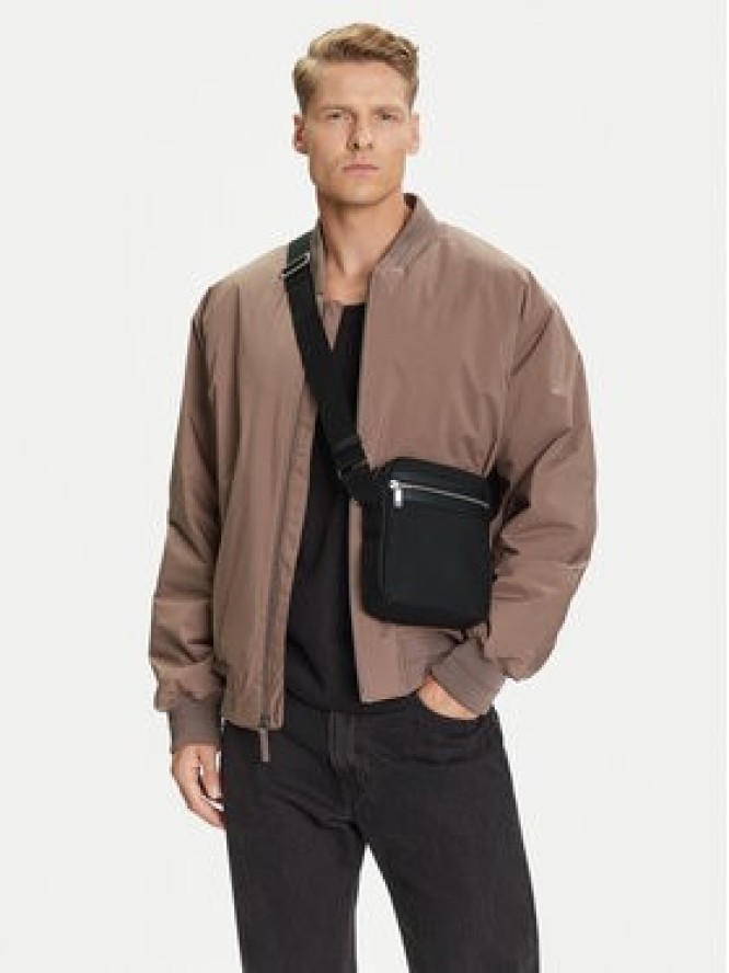 Calvin Klein Saszetka Contrast Reporter LV04D3175G Czarny