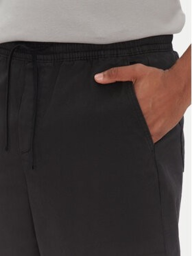 Gap Szorty materiałowe 723683-02 Czarny Regular Fit