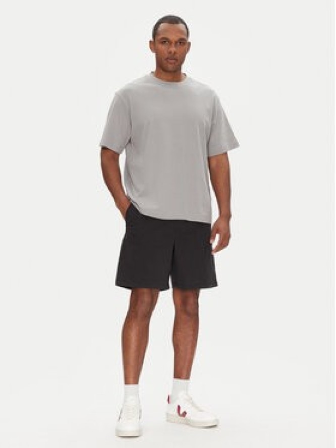 Gap Szorty materiałowe 723683-02 Czarny Regular Fit