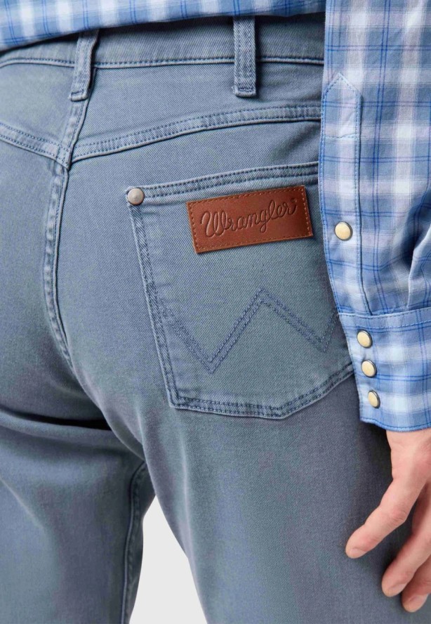 WRANGLER MĘSKIE SPODNIE JEANSOWE GREENSBORO DUSTY BLUE 112362404