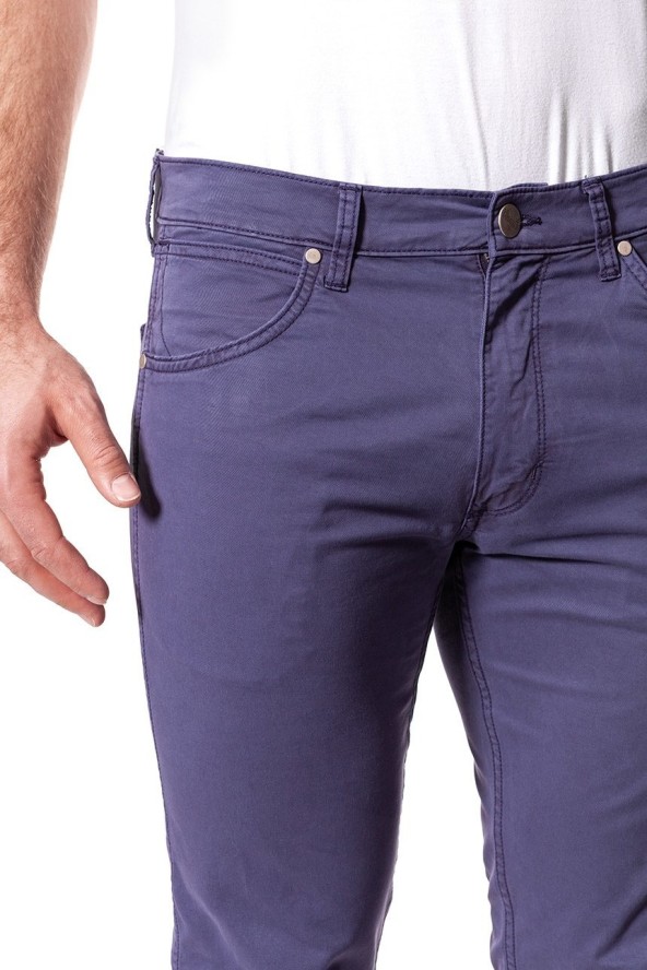 WRANGLER SPODNIE MĘSKIE GREENSBORO DUSK PURPLE W15QRU25K 112127055