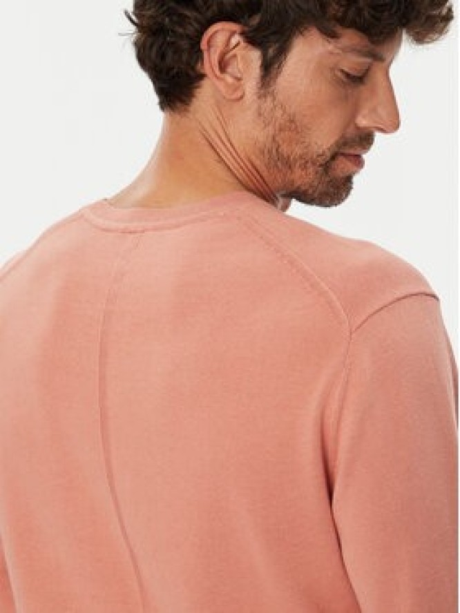 Calvin Klein Sweter LV040BM343 Koralowy Regular Fit