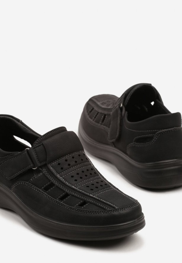 Czarne Półbuty z Ażurową Cholewką z Zapięciem na Rzepy Ravatelle