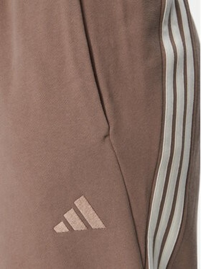 adidas Spodnie dresowe Kit 3-Stripes Regular Cuffed KW2361 Beżowy Regular Fit