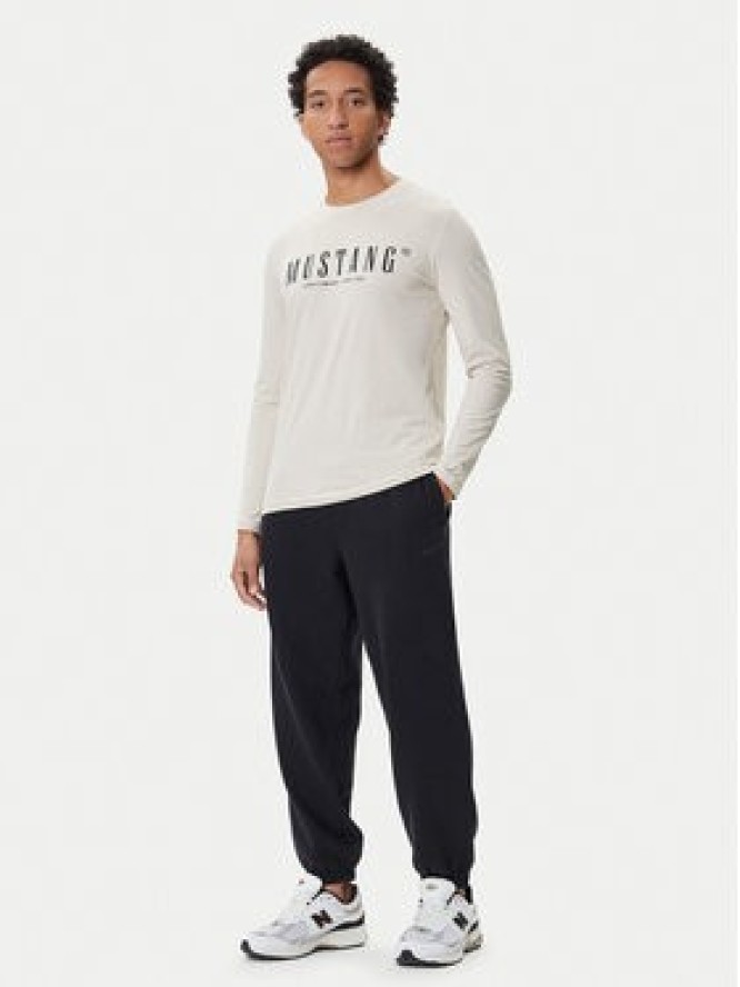 Mustang Spodnie dresowe Logan 1016975 Czarny Regular Fit