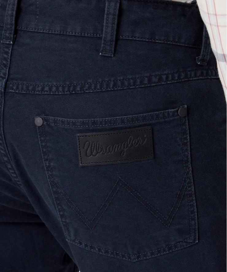 WRANGLER GREENSBORO MĘSKIE SPODNIE MATERIAŁOWE JEANSY DARK NAVY W15QDRXAE 112334235