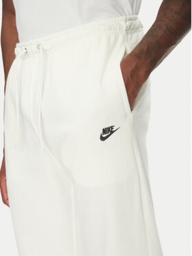 Nike Spodnie dresowe FN3801 Écru Regular Fit