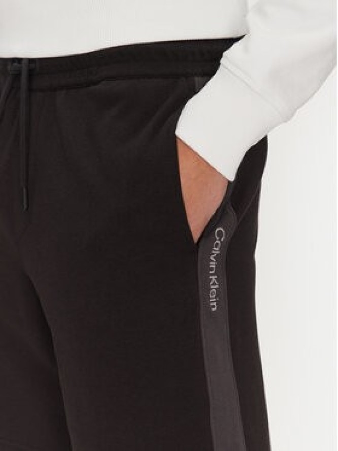 Calvin Klein Jeans Szorty sportowe J30J327246 Czarny Relaxed Fit