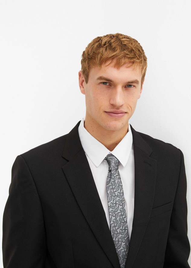 Garnitur 4-częściowy: marynarka, spodnie, koszula, krawat