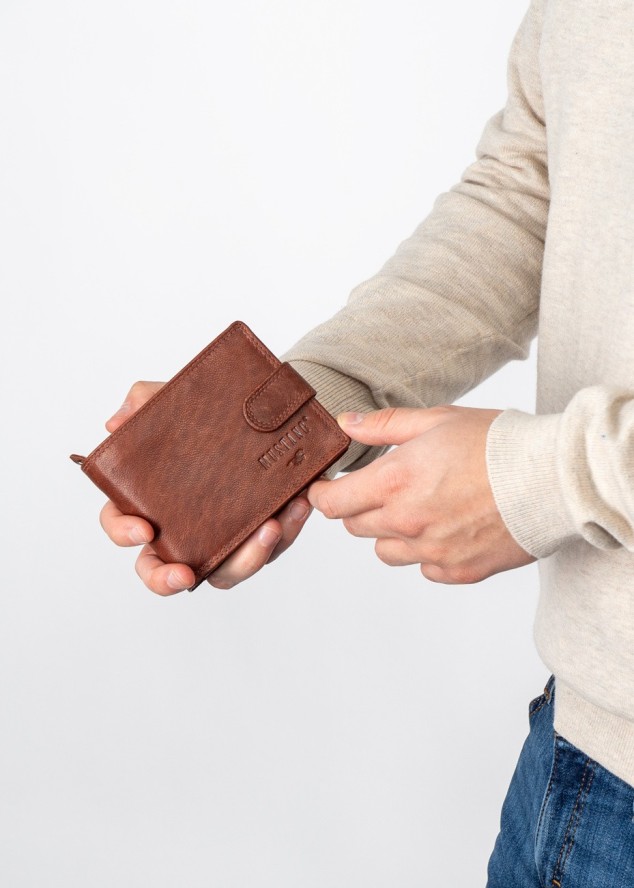 MUSTANG Denimo Wallet Side Opening With Button SKÓRZANY PORTFEL POJEMNY NA KARTY PREMIUM RFID