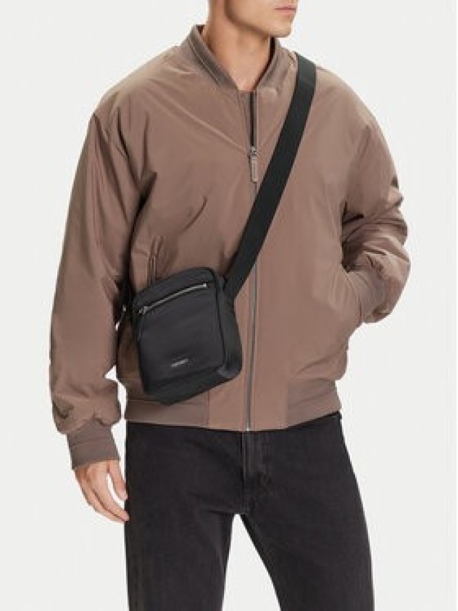 Calvin Klein Saszetka Sleek Nylon Reporter LV04D3176G Czarny