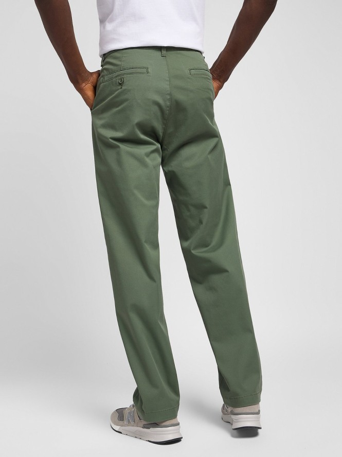 LEE MĘSKIE SPODNIE MATERIAŁOWE LEE RELAXED CHINO OLIVE GROVE 112342934