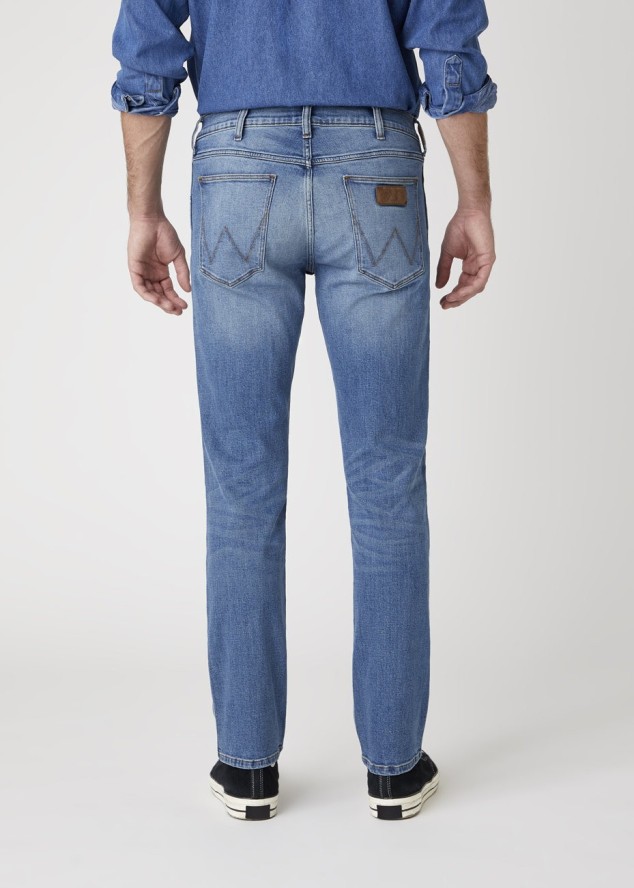 MĘSKIE SPODNIE JEANSOWE WRANGLER GREENSBORO BLUE FEVER W15QQ892R 112127033