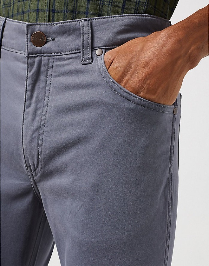 WRANGLER MĘSKIE SPODNIE MATERIAŁOWE LARSTON TURBULENCE 112351260 W18S017990