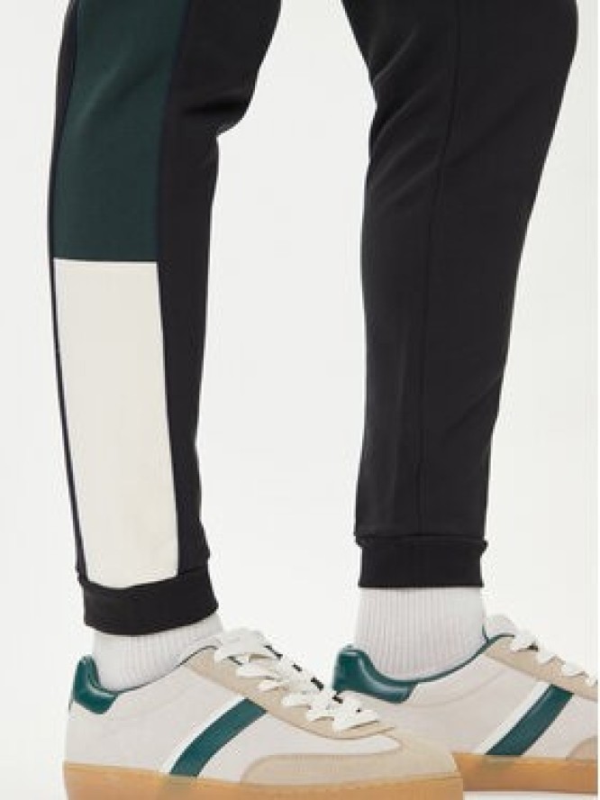 Lacoste Spodnie dresowe XH5923 Czarny Regular Fit