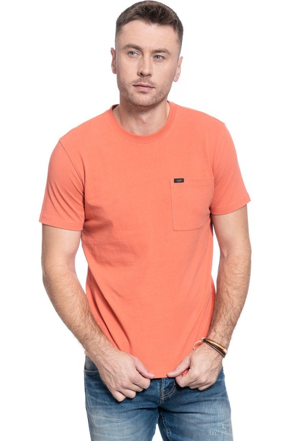 MĘSKI T-SHIRT LEE SS POCKET TEE PAPRIKA L64PSWNI 112115854