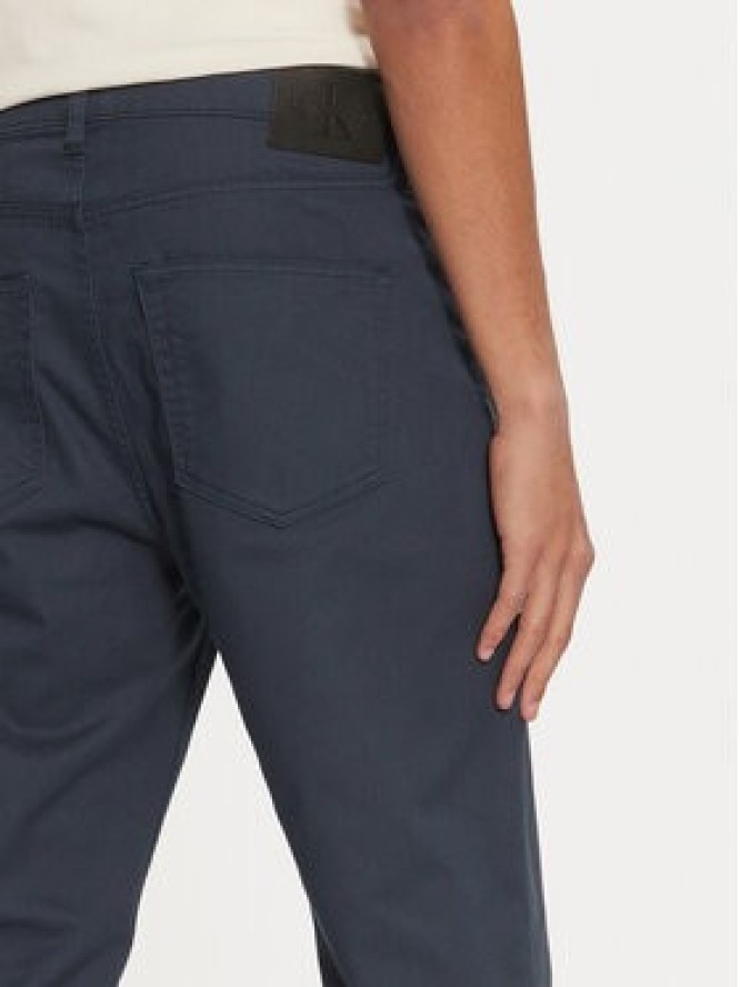 Calvin Klein Jeans Spodnie materiałowe J30J326263 Niebieski Straight Fit