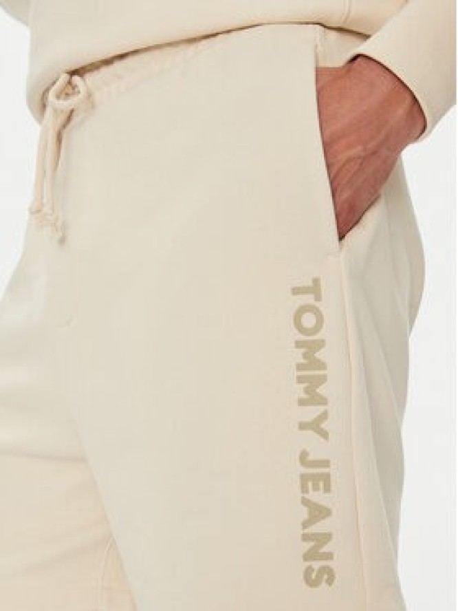 Tommy Jeans Szorty sportowe New Classic Beach DM0DM21781 Beżowy Relaxed Fit