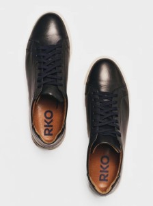 Granatowe półbuty w sportowym stylu