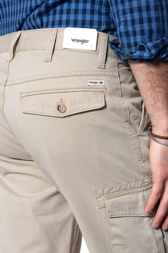 KRÓTKIE SPODENKI WRANGLER CARGO SHORT CAMEL WASHED W15DHC49J 112126785