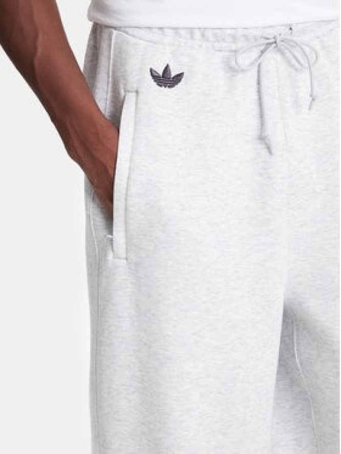 adidas Spodnie dresowe Neuclassics JW5443 Szary Loose Fit