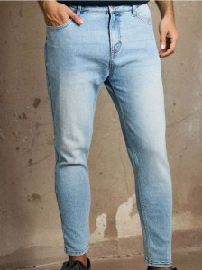 Jeansy cropped carrot fit - niebieski