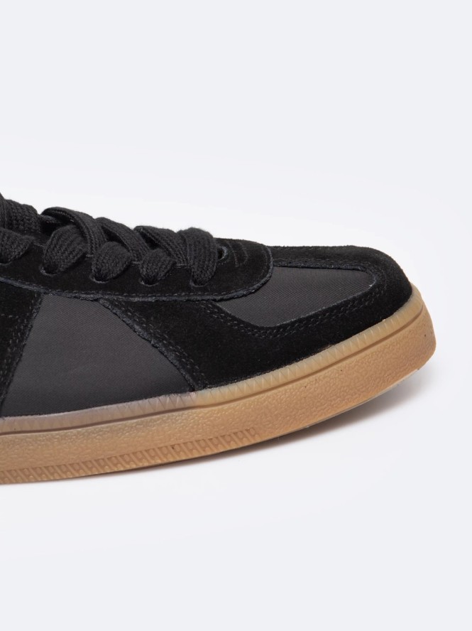 Sneakersy męskie ze skóry naturalnej czarne RR174038 906