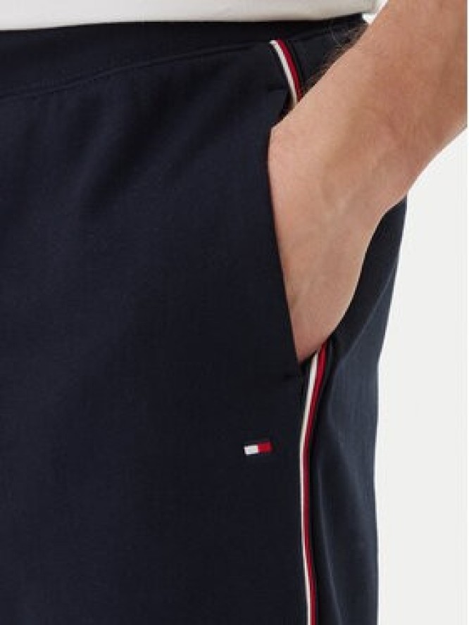Tommy Hilfiger Szorty sportowe Global Stripe MW0MW42883 Granatowy Regular Fit