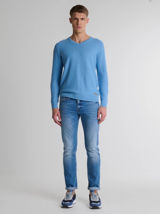 Sweter męski bawełniany klasyczny z dekoltem w serek niebieski Vasonitex 401