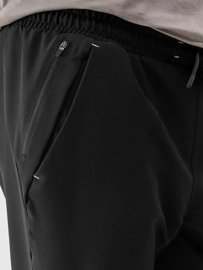 4F Spodnie dresowe w kolorze czarnym rozmiar: S