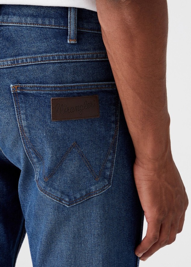 WRANGLER MĘSKIE SPODNIE JEANSOWE WRANGLER GREENSBORO BLUE ARCADE W15QYL31Q 112145844